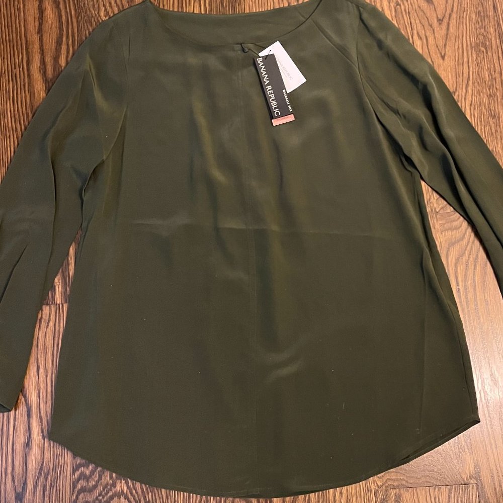 BRAND NEW BANANA REPUBLIC green silk womens blouse